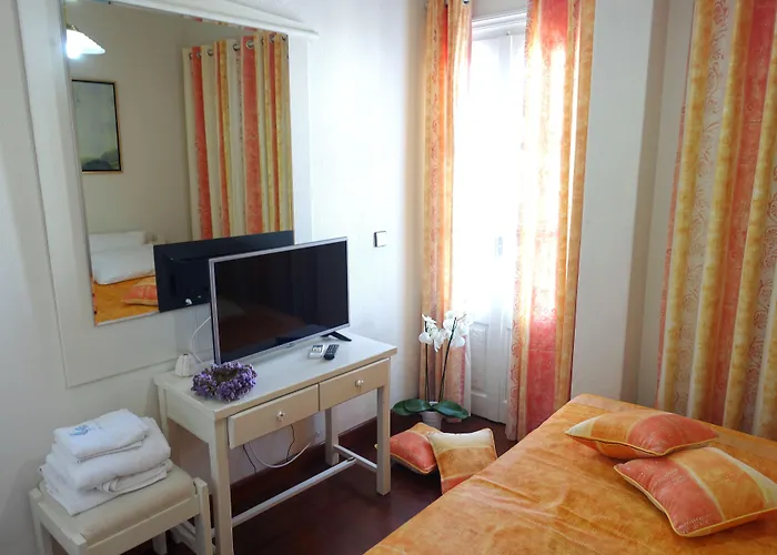 Petinos Platísz Jalósz