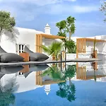 Petinos 4*