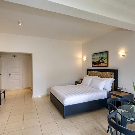 Petinos Hotel 4*