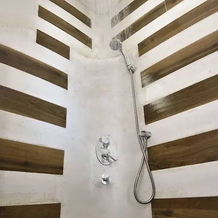 Hotel Petinos